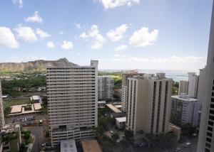 Ocean-View Waikiki Condo 2607T1