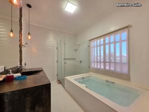 Casa em área nobre com piscina e sauna proximo do centro