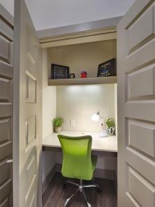 Mid West Galleria free parking gorgeous