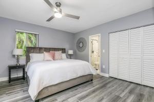 Modern Miami Oasis with Pool & Water View