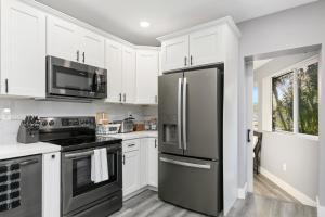 Modern Miami Oasis with Pool & Water View