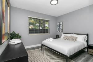 Modern Miami Oasis with Pool & Water View