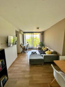 Departamento amplio con vista al río en el corazón de General Paz