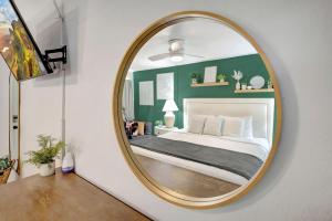 King Bed Modern Stay Always Fresh and Comfy