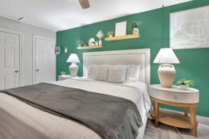 King Bed Modern Stay Always Fresh and Comfy