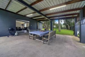 Callala Bay n Beach House - Pet Friendly with Fireplace