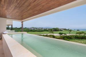 3Bed condo with Pool Ocean views