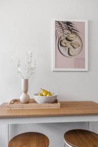 Bright 2BR Apartment Beside Green Meadows Park