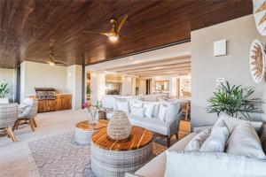 3bd condo Ocean Views Pool HK