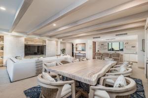 3bd condo Ocean Views Pool HK