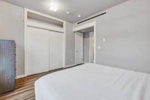 Walk to DT Fast WiFi & Long Stay Ready