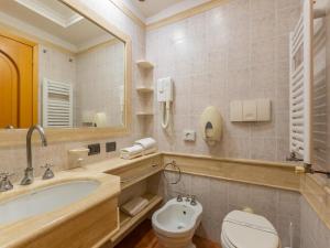 Tranquil Retreat Near Rome for 4