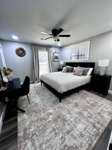 Quiet Stylish Stay with Office Space near Downtown