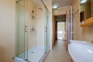 Two-Bedroom Family Apartment with Kitchen and Terrace room in Villa Bulevar