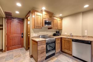 Copperbottom Inn 202 condo