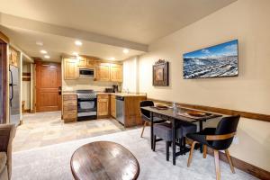 Copperbottom Inn 202 condo