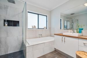 Alpine Corner - Lux and Quiet