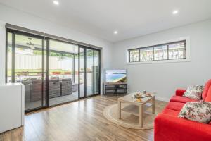 The Sweet Escape, 119B Shoal Bay Rd - location, air con, linen, Wi-Fi