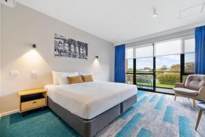 MJ McMahon Motel