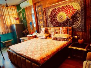 Designer luxury flat with greenry best location in south Delhi