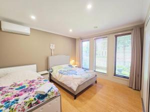 Specious ex-display 5 BDR house,up to 15 guests, Fully AC- Williams Landing