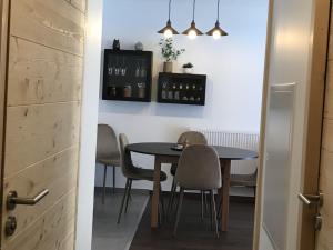 Appartement neuf 3 chambres avec jardin et parking à Arâches-la-Frasse - FR-1-836-48