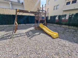 Hermoso apartamento con terraza y piscina en LEscala - HISP-236-4