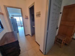 Encantador apartamento de 1 dormitorio con gran terraza y piscina común, a 50m de la playa - HISP-236-125