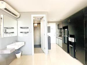Cozy Paddington Heights Studio Apartment in Alam Sutera BSD Near Jakarta by Le Ciel Hospitality