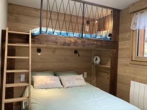 3 pièces rénovées - 2 chambres jusqu’à 5 pers. avec terrasse sud et garage - 500m centre - FR-1-836-29