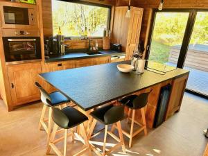 Chalet de standing 12 personnes à Nancroix, avec WIFI et parking privé - FR-1-411-1005