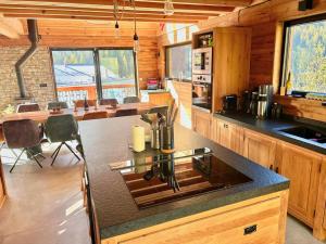 Chalet de standing 12 personnes à Nancroix, avec WIFI et parking privé - FR-1-411-1005