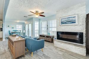 Beach Therapy - Laid-Back Escape Steps from Surf!