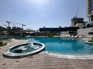 Kensington Brand New 2BR Plus Maid 10 min to Downtown!