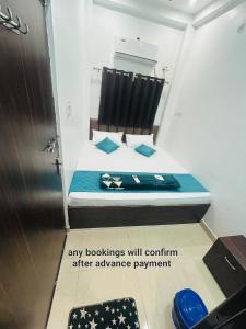 Shree Gomukh residency comfortable home stay for family near to vishwanath temple 200 mtrs