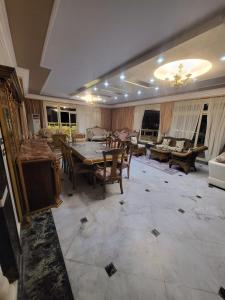 شقه فى ميامى بالاسكندريه مطله على البحر