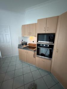 Spacious Home Near Theme Parks