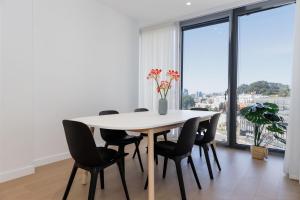 Barangaroo Luxury 2BR Plus Study Room with Top-Tier Amenities