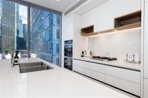 Barangaroo Luxury 2BR Plus Study Room with Top-Tier Amenities