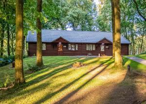 Woodland Park Lodges