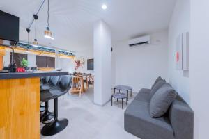 1f 商店街横の庭園を楽しむお風呂付きの宿 4寝室 ベッド12点 バスルーム3点