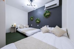 1f 商店街横の庭園を楽しむお風呂付きの宿 4寝室 ベッド12点 バスルーム3点