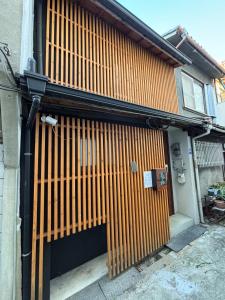 Great access to Umeda,USJ,Namba, Kyoto,Kobe Private old house