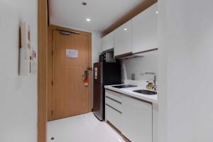 C244 Ocean Breeze 1BR Studio Steps from the Sea