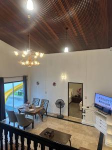 Ketki Luxury Pool Villa Driftwood Pattaya