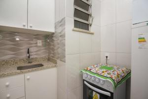 LUXO COPACABANA PRAIA 70 METROS vista lateral