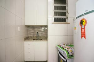 LUXO COPACABANA PRAIA 70 METROS vista lateral