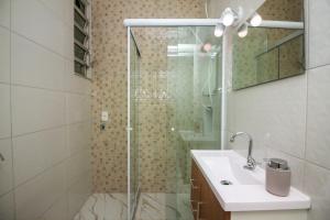 LUXO COPACABANA PRAIA 70 METROS vista lateral