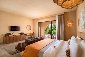 Neola Amazing 5 BR Private Pool Villa ZN365