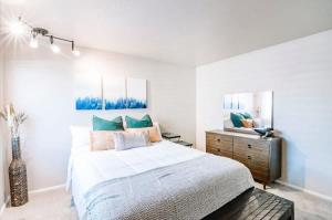 Unique DT UofU 2Bd and1Ba Duplex King Full Home